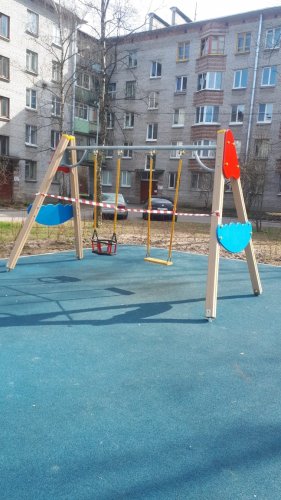 Площадки за оградительной лентой