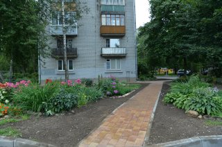 Благоустройство территории на ул. Озерковой.