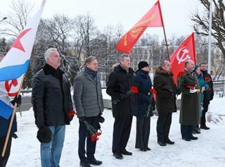 Торжественно - траурно