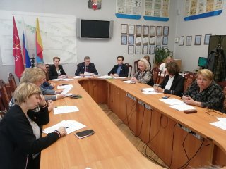В Муниципальном Совете МО город Петергоф.