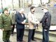 ОДИНОКИЙ ПРИЗЫВНИК С СУМКОЙ ПОДАРКОВ