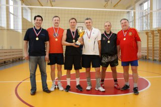 Волейбольный кубок остался в Петергофе