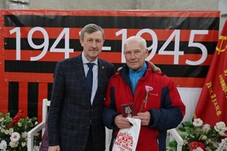 Вручение юбилейных медалей