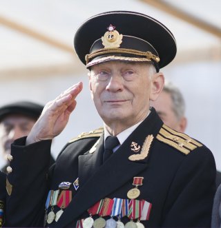 Шёл по жизни с доброй улыбкой 