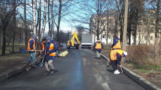 Месячник в зените