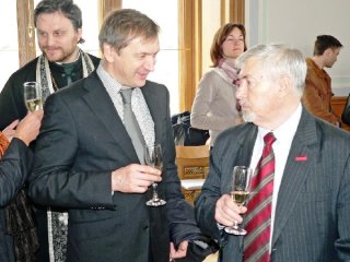 В ПЕТЕРГОФЕ ПОЧТИЛИ ПАМЯТЬ ЦАРЯ-ОСВОБОДИТЕЛЯ