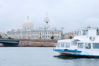 Александр Беглов провел выездное совещание в акватории Невы и дал поручение реализовать проект создания непрерывной благоустроенной набережной и прилегающих к ней общественных пространств