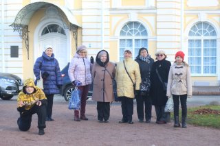 Пешеходные экскурсии по Петергофу