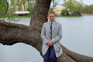 Поздравление депутату Законодательного собрания Санкт-Петербурга, почётному гражданину Петергофа Михаилу Ивановичу Барышникову