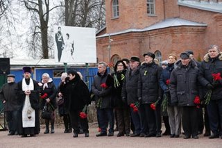 Памяти непокоренных