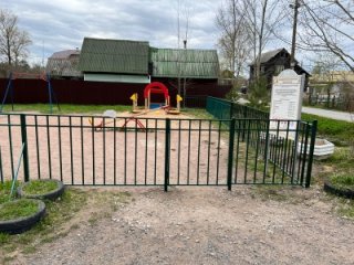 На детской площадке теперь безопасно